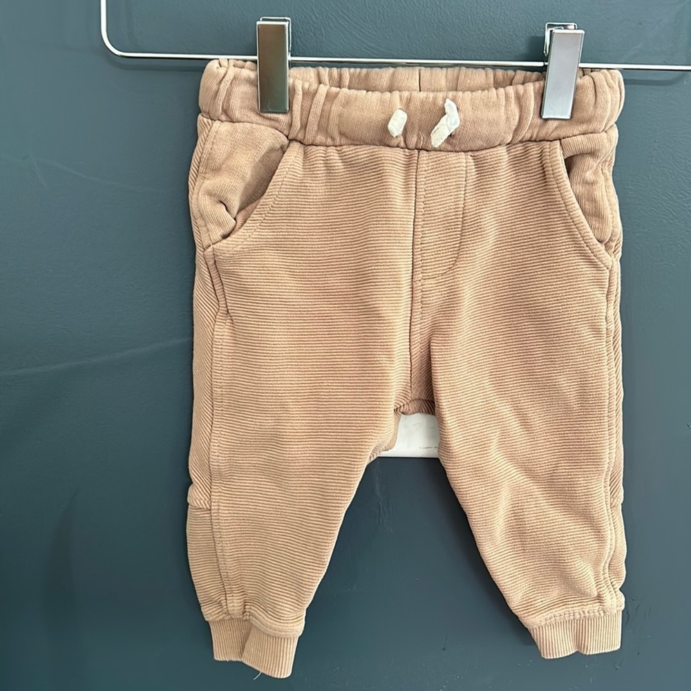 Zara ribbed Boys Tan minimalist Jogger sweatpants. 9-12 mo